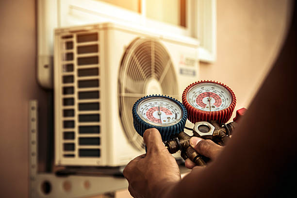 Professional Hvac Maintenance technician working in Maitland, MO